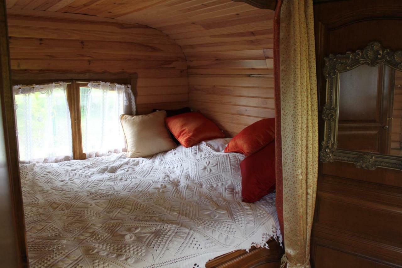 Bed and Breakfast Roulotte Montfee Semezanges Екстер'єр фото