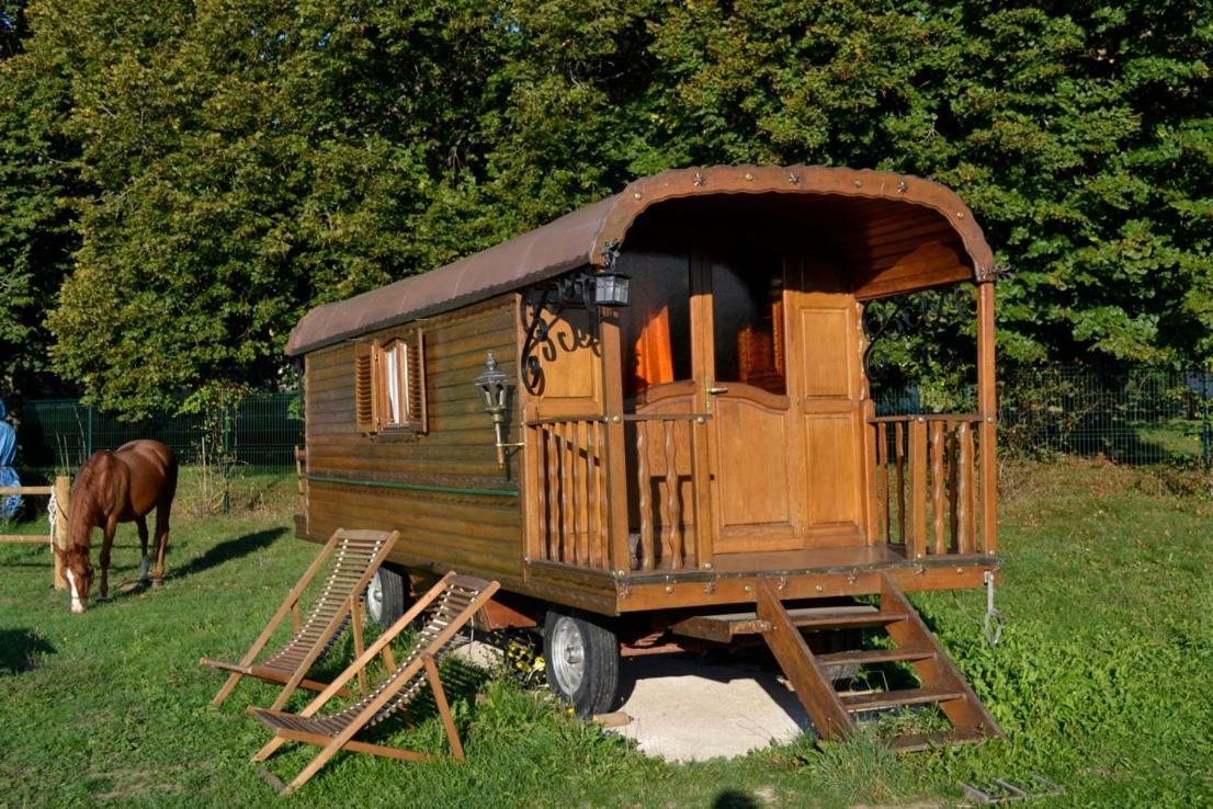 Bed and Breakfast Roulotte Montfee Semezanges Екстер'єр фото